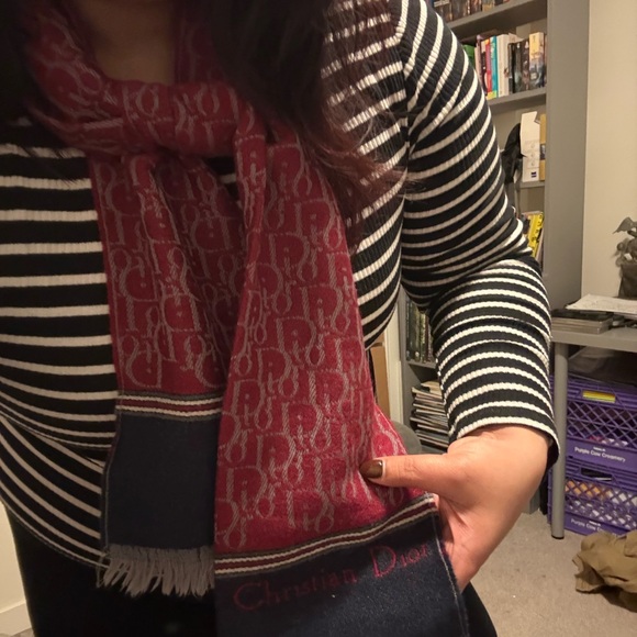 Christian Dior 100% Meringwool scarf - Picture 11 of 17